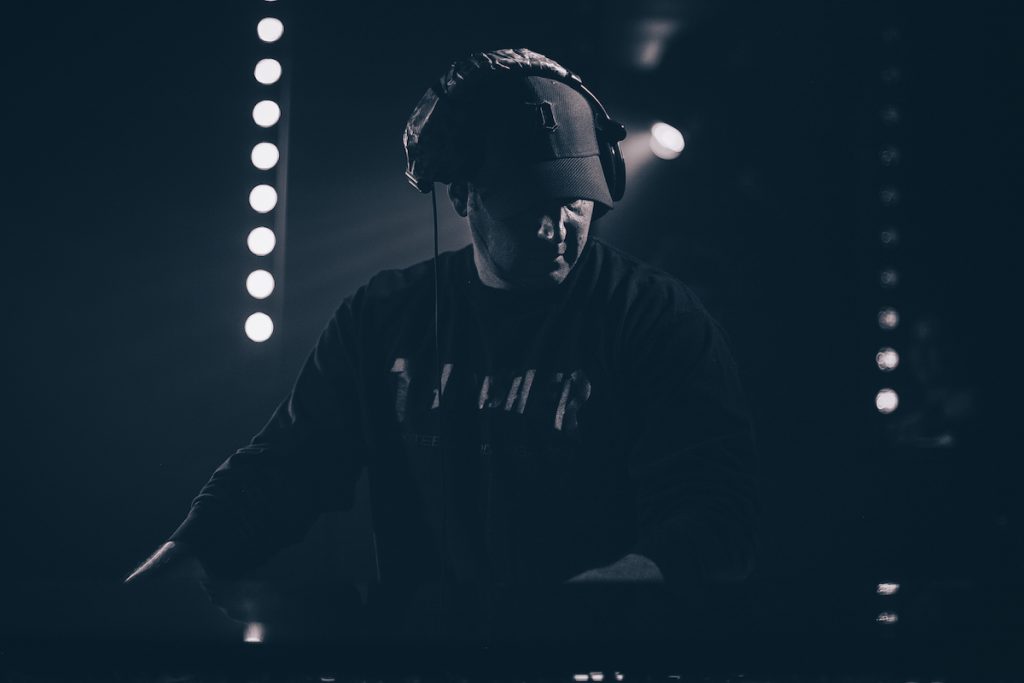 Greg Gow To Release New “Floor Traxx 3” EP on Restructured