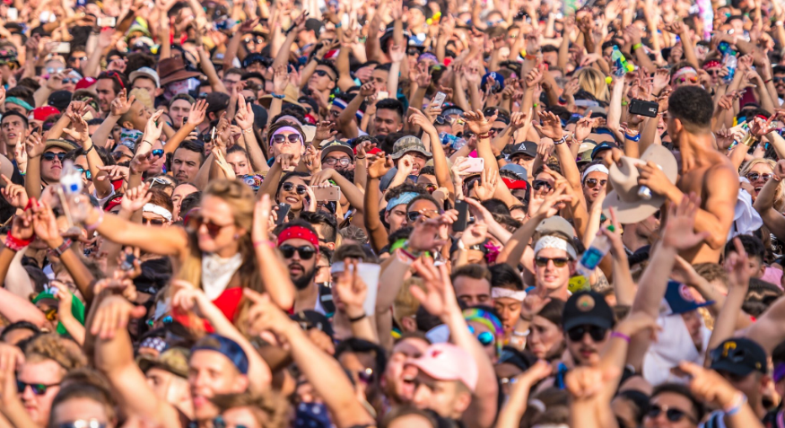 Sea of people ullamcorper sit amet ligula. Curabitur aliquet quam